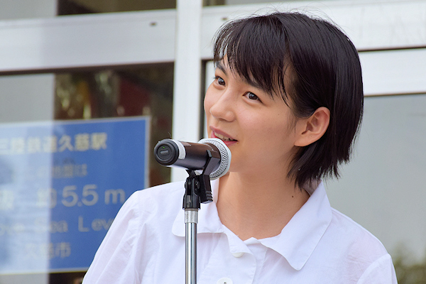 のん 本名 能年玲奈 さんが久慈市を激励訪問 こはく街道観光情報ブログ