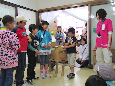 キッズ大学 〜ダンボールで家具を作っちゃおう〜