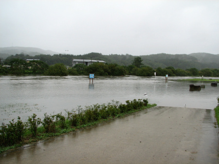 大雨で長内川増水