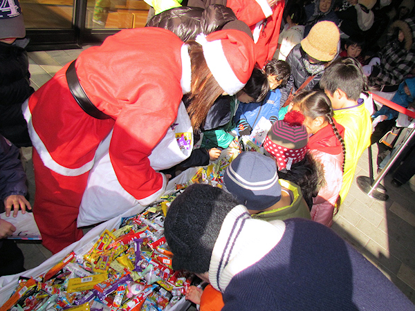 お菓子詰め放題に参加できるじゃんけん大会!開催