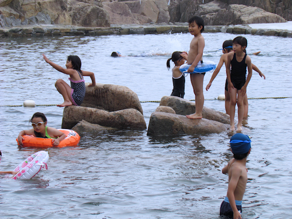 侍浜海水プールオープン!