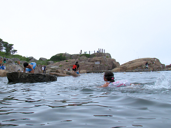 侍浜海水プールオープン!